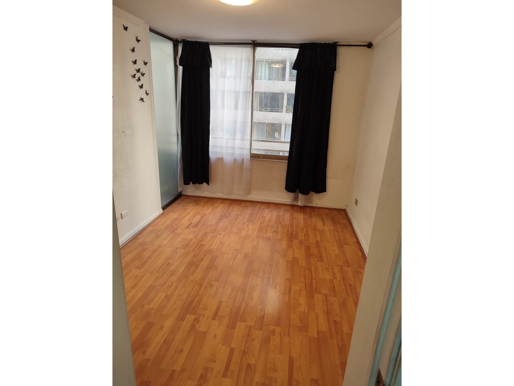 SE VENDE CENTRICO DEPTO EN AMUNATEGUI 2D Y2B CON EST.