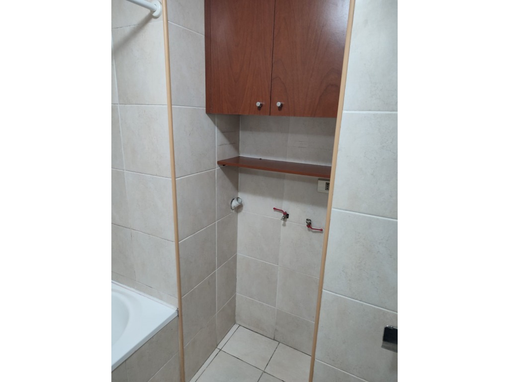 SE VENDE CENTRICO DEPTO EN AMUNATEGUI 2D Y2B CON EST.