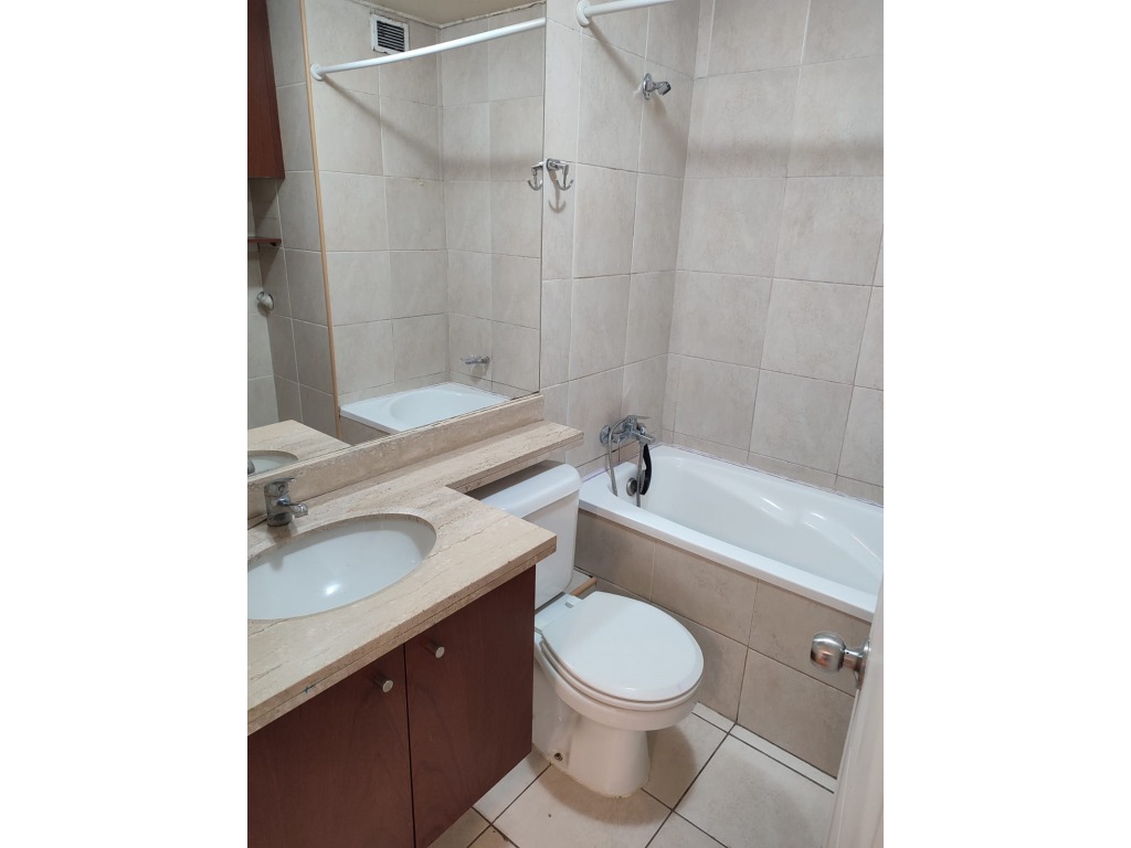 SE VENDE CENTRICO DEPTO EN AMUNATEGUI 2D Y2B CON EST.