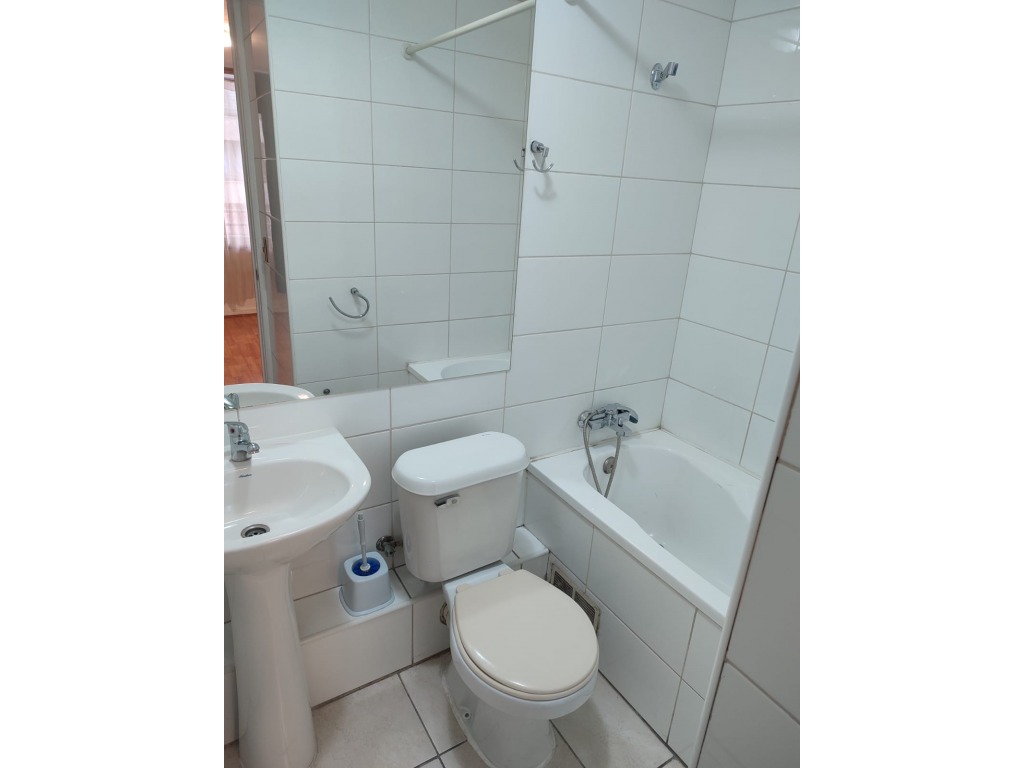 SE VENDE CENTRICO DEPTO EN AMUNATEGUI 2D Y2B CON EST.