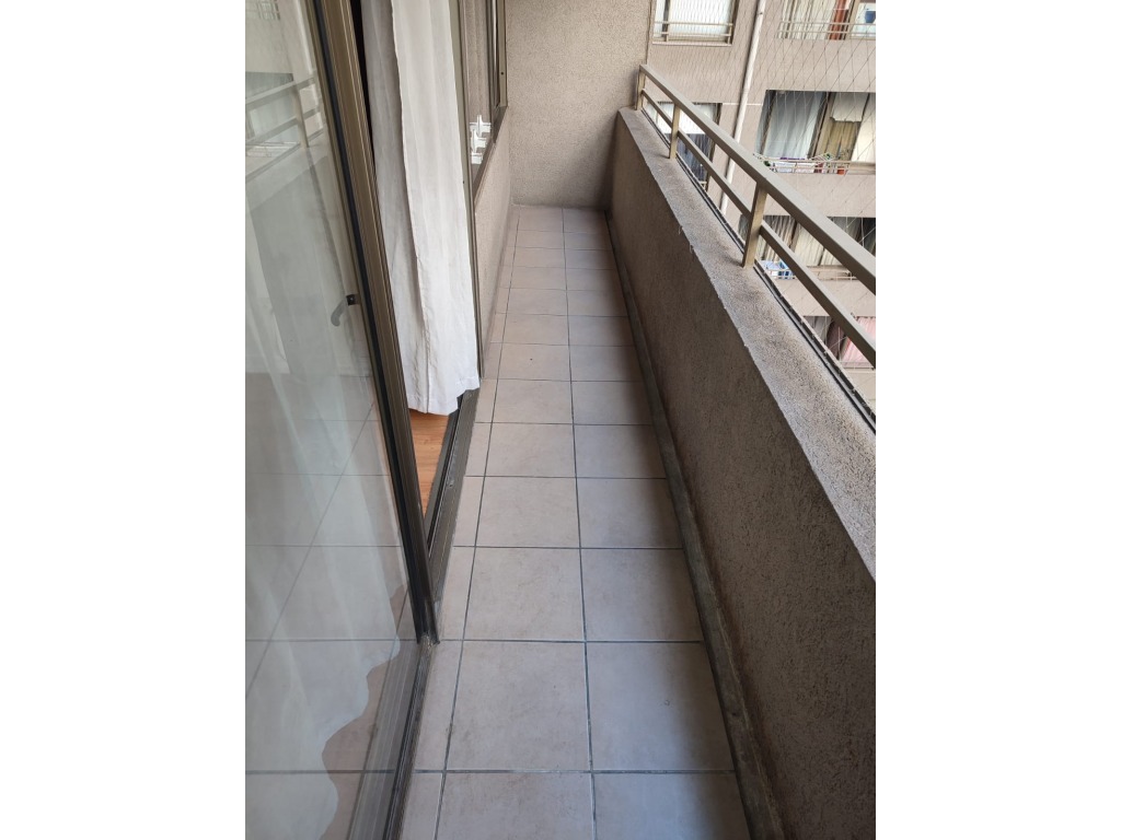 SE VENDE CENTRICO DEPTO EN AMUNATEGUI 2D Y2B CON EST.