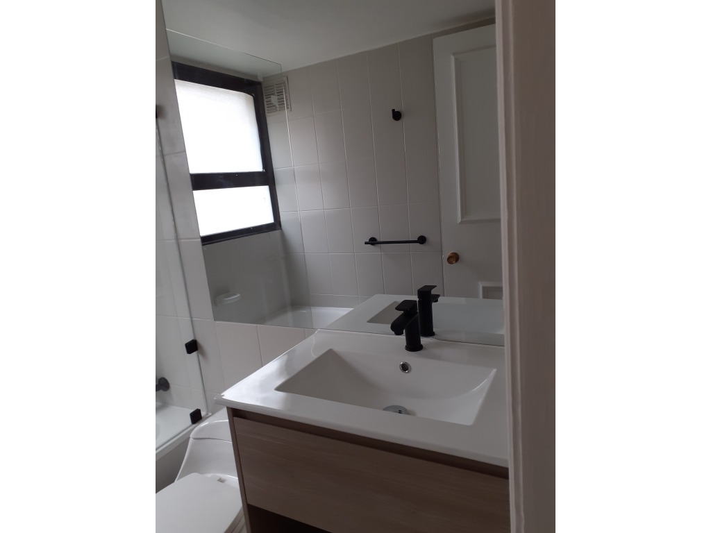 SE VENDE DEPTO TOTALMENTE REMODELADO DE 2D Y 1B EN LAS CONDES