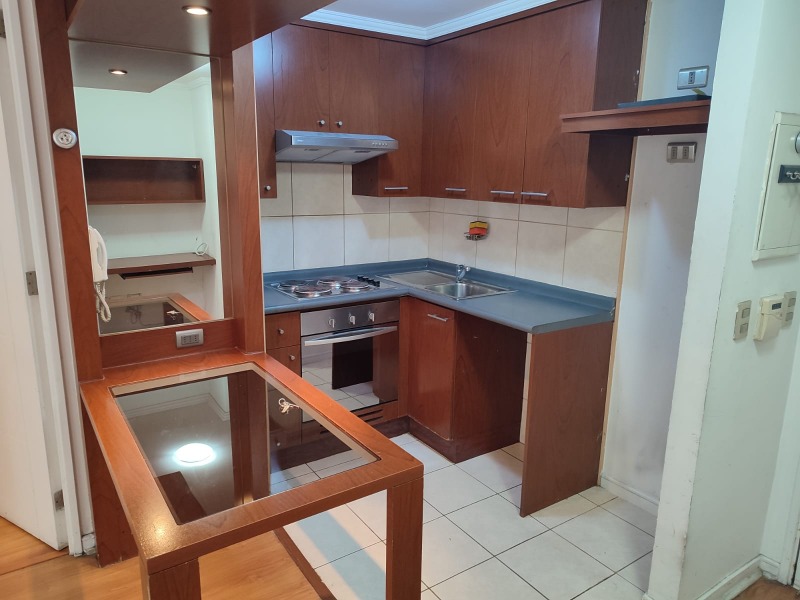 SE VENDE CENTRICO DEPTO EN AMUNATEGUI 2D Y2B CON EST.